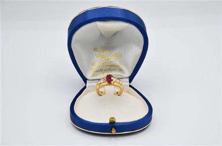 Anello in oro 750 con rubino centrale di carati stimati 1.7, naturale, di origine birmana, non riscaldato. N.8 diamanti carati 0,80