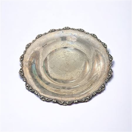  
Alzatina in argento 800/1000 Manifattura italiana, prima metà XX secolo
 27 cm diametro