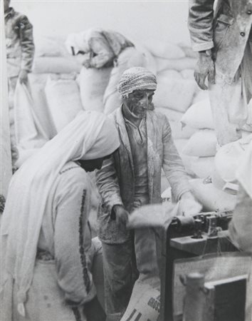 MARIO DONDERO (1928-) L’arrivo della farina in un campo profughianni...