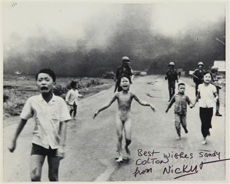 UT NICK (1951-) Bambini in fuga da un attacco al napalm, Vietnamstampa ai...