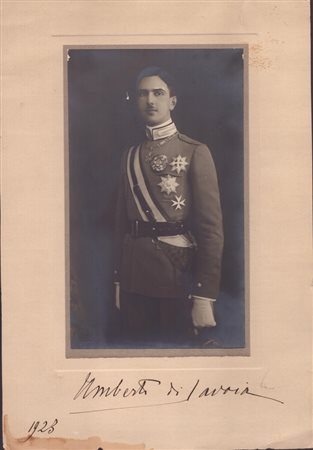 
Foto autografa Umberto di Savoia  1923
 35x23,5 cm