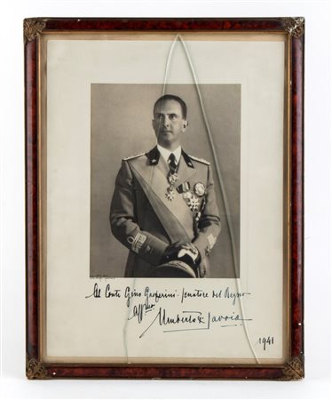  
Foto con dedica e autografo di Umberto di Savoia 1941
 43 x 33 cm 