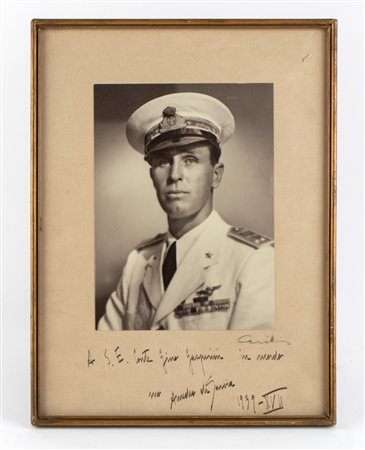  
Foto con dedica e autografo di Amedeo di Savoia  1939
 38,5 x 29 cm 