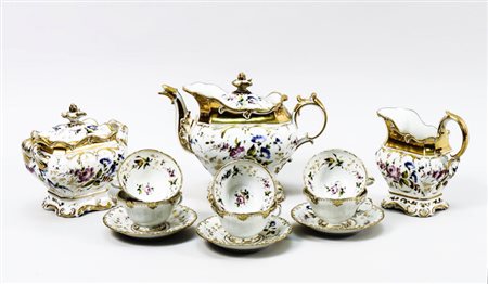 SERVITO DA TE IN PORCELLANA - PORCELAIN TEA SET Francia, metà del XIX secolo...