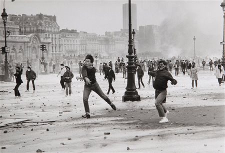 JEAN GAUMY (1948) Parigi, scontri con la polizia 24 Maggio 1983 stampa ai...