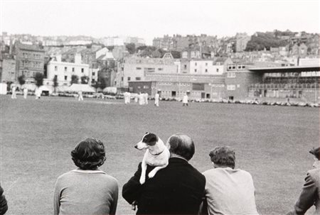 BRUCE DAVIDSON (1933) Hastings, partita di cricket anni '70 stampa ai sali...