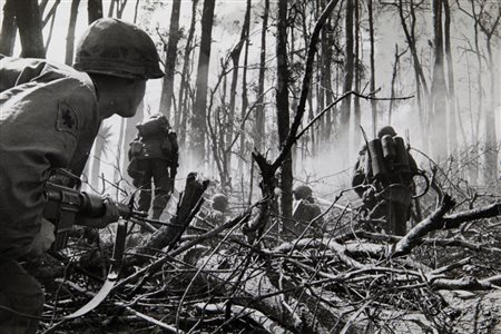 GILLES CARON (1939 - 1970) Vietnam, the battle of Dark, Hill 875 1967...