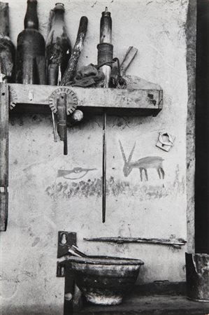 MARC RIBOUD (1923) Afghanistan, disegni sul muro di una rudimentale fabbrica...