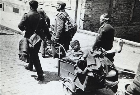 ROBERT CAPA (1913 - 1954) Francia, tedeschi prigionieri avviati ad un campo...