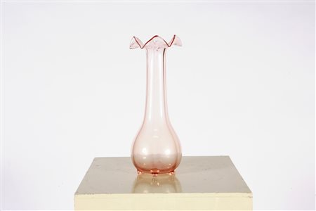 PRODUZIONE ITALIANA - ITALIAN WORK. Vaso in vetro soffiato rosé. Rosé vase in...