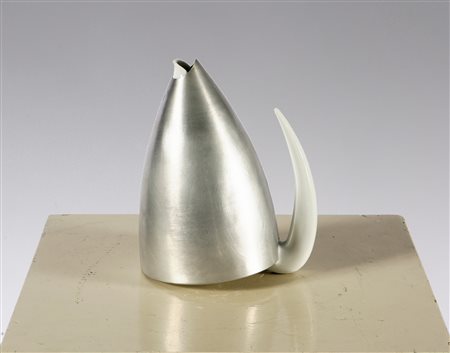 Teiera modello Ti Tang. Ti Tang teapot. Porcellana e alluminio. Cm 14x22....
