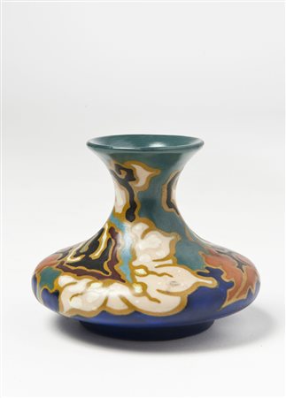 Manifattura Regina, piccolo vaso in ceramica decorata con smalti policromi...