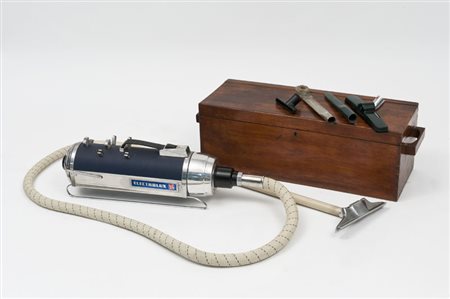 Aspirapolvere Electrolux, anni '40, scatola in legno dell'epoca