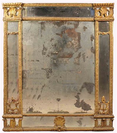 Antica specchiera rettangolare con elementi in legno dorato ed intagliato,...
