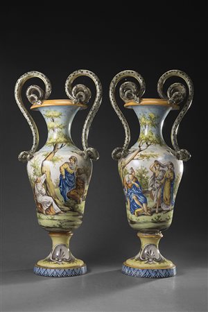 Manifattura inizio del sec. XX Coppia di vasi in ceramica decorati in...