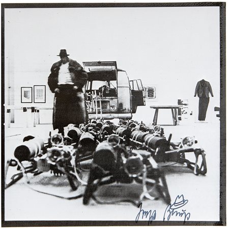 Joseph Beuys Krefeld 1921 – Düsseldorf 1986 3 Tonnen Edition, 1973-1985...