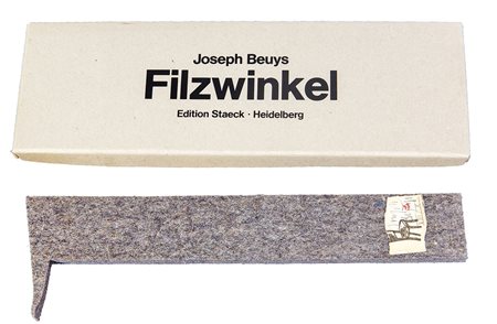 Joseph Beuys Krefeld 1921 – Düsseldorf 1986 Filzwinkel, 1985 Oggetto in...