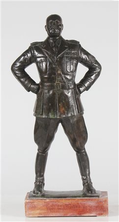 ROMANELLI ROMANO (1882 - 1968) Statua raffigurante il duce. Bronzo. Cm 45,00....