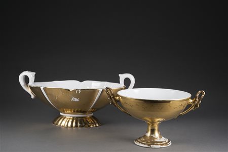 Lotto composto da una tazza biansata del sec. XIX in porcellana a fondo oro...