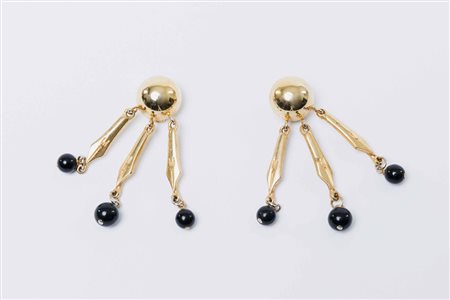 Moschino: orecchini pendenti a clips color oro con boules finali di colore nero