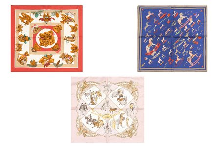 Hermes Paris: lotto composto da tre piccoli foulard in seta. Uno stampa...