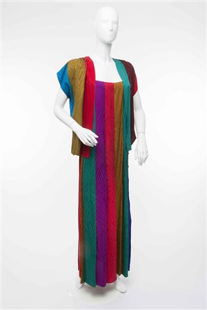 Andrea Odicini: abito lungo con spalline a righe di vari colori e giacchino...