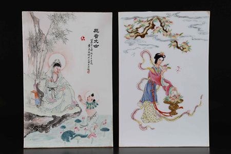 Arte Cinese Coppia di piastrelle in porcellana raffiguranti dame Cina, XX...