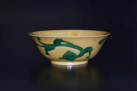 Arte Cinese Tazza in biscuit smaltato di giallo con dragone verde Cina, XVIII...