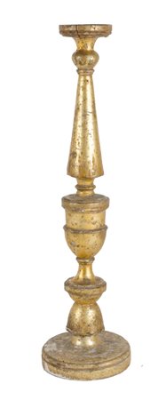 CANDELIERE in legno dorato ad argento a mecca. Sicilia XIX secolo Misure: h...