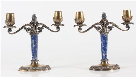 MANIFATTURA ITALIANA Coppia di candelabri in argento a due fiamme, manico...