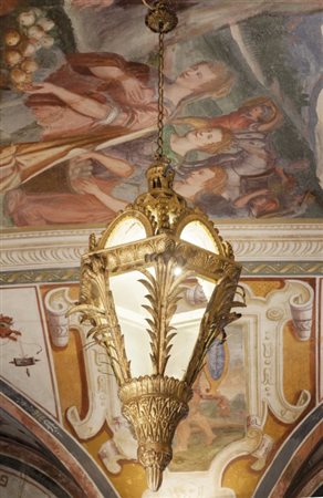 Lampione in legno finemente intagliato e dorato, Genova II metà sec....