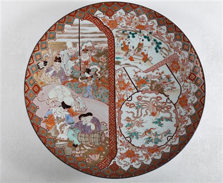 Arte Giapponese Grande piatto Kutani Giappone, XIX secolo. . Cm 62,00 x 8,00....
