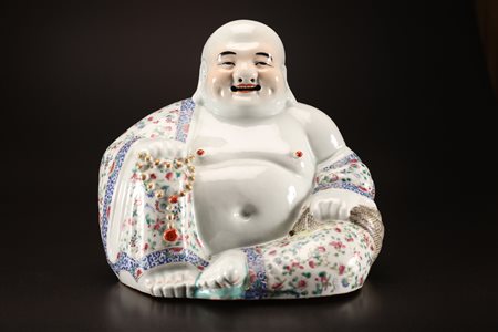 Arte Cinese Statua in porcellana policroma raffigurante il Buddha felice....