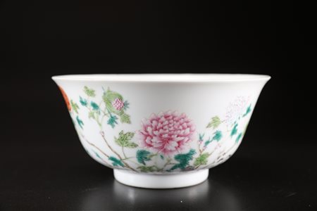 Arte Cinese Ciotola in porcellana smaltata dipinta con motivi floreali. Reca...