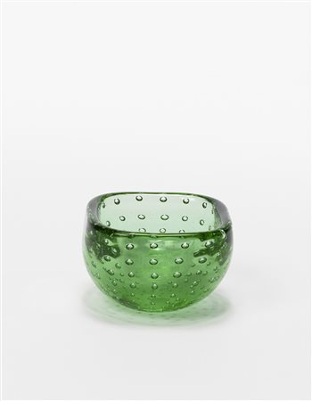 Venini, Murano Piccola ciotola in vetro "bulicante" verde. Firmata all'acido...