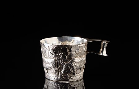 Coppa in argento che riproduce la coppa di 'Vaphio', con corpo troncoconico...