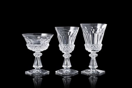 Parte di servizio di bicchieri in cristallo molato composto da undici coppe,...
