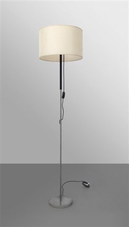 Una lampada da terra "380" per O-LUCE, anni '60. Base di ottone nichelato...
