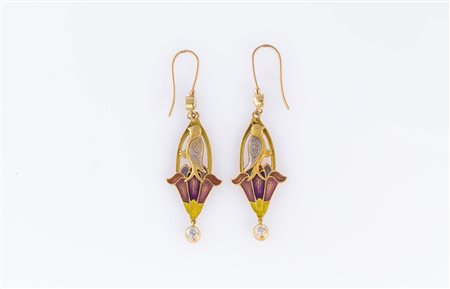 Paio di orecchini art nouveau in oro, smalto e diamanti gr 11.90. . . [Nessun...