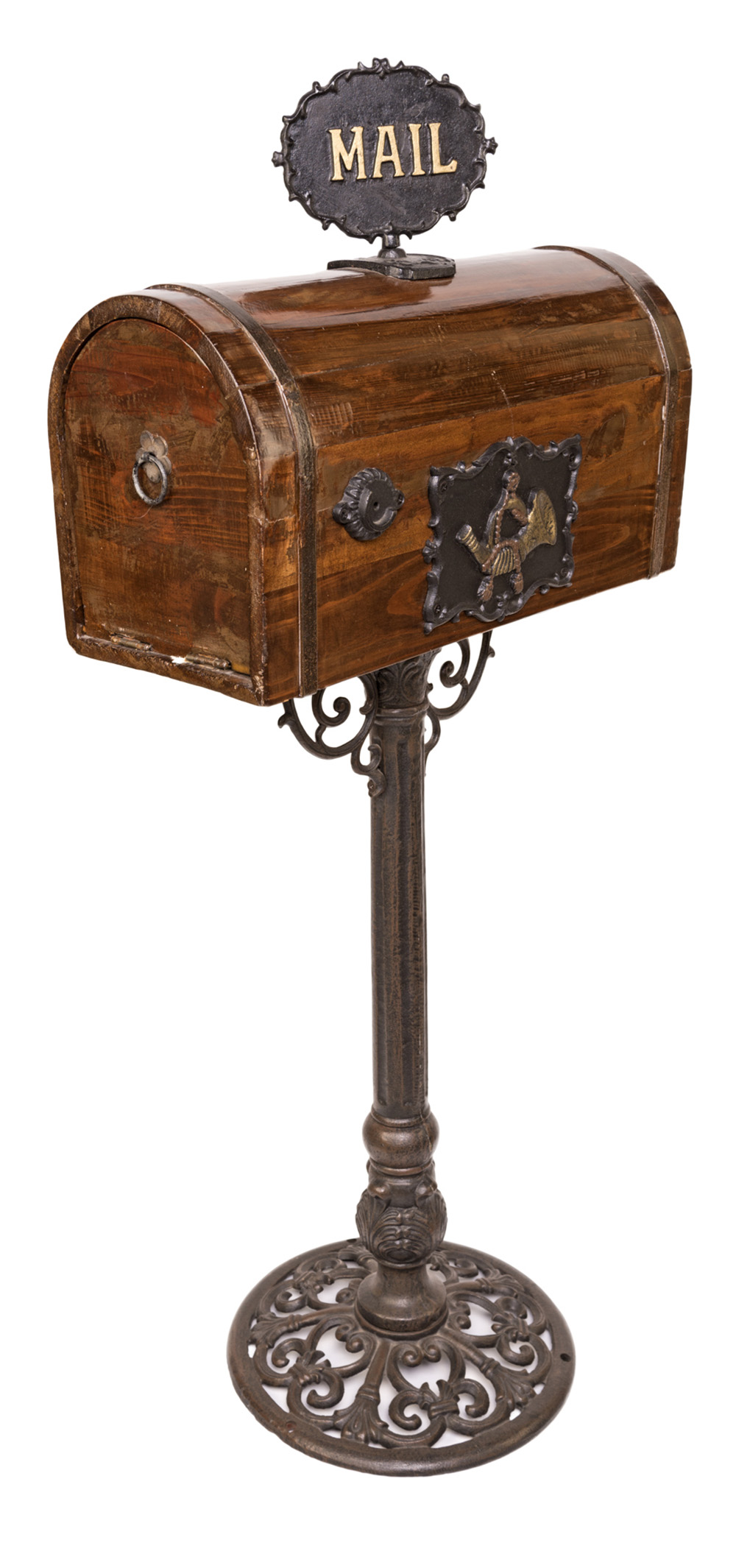 Cassetta per la posta in legno a forma di semi botte sormontata da cartiglio... CASA D'ASTE Cassetta per la posta in legno a forma di semi botte sormontata da cartiglio... CASA D'ASTE