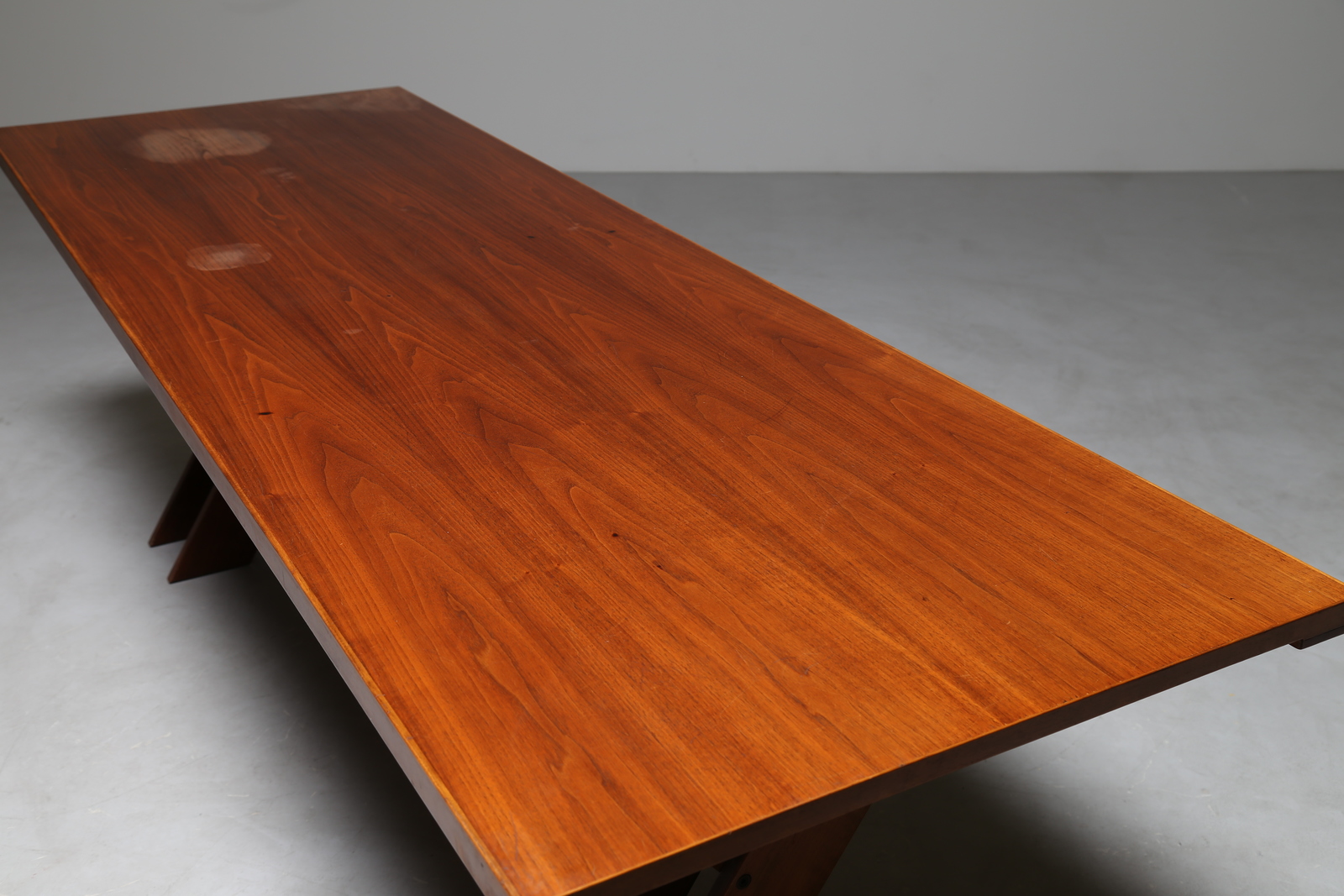 ZANUSO MARCO (1916 2001) Tavolo in legno di noce e piano in paniforte