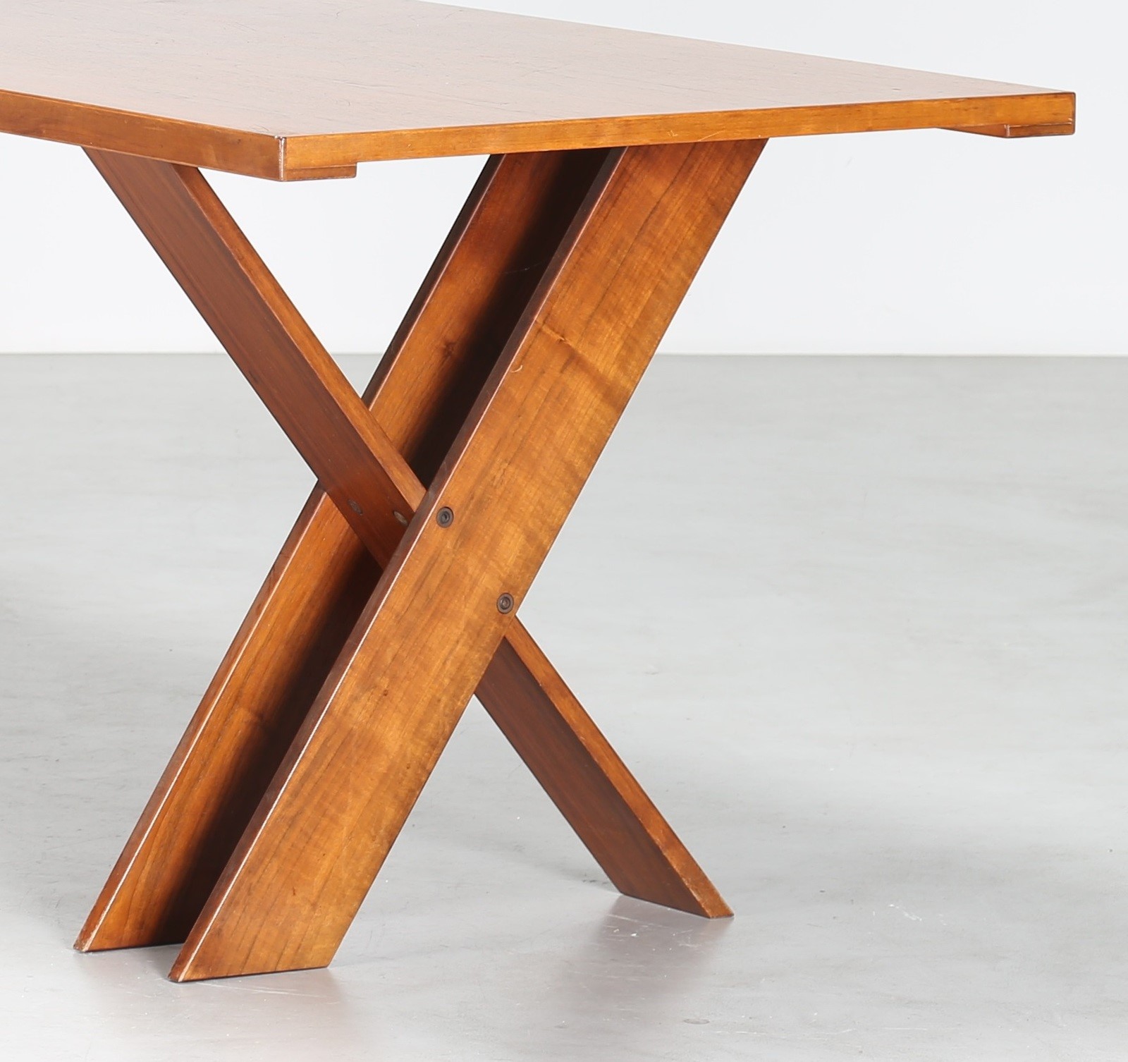 ZANUSO MARCO (1916 2001) Tavolo in legno di noce e piano in paniforte