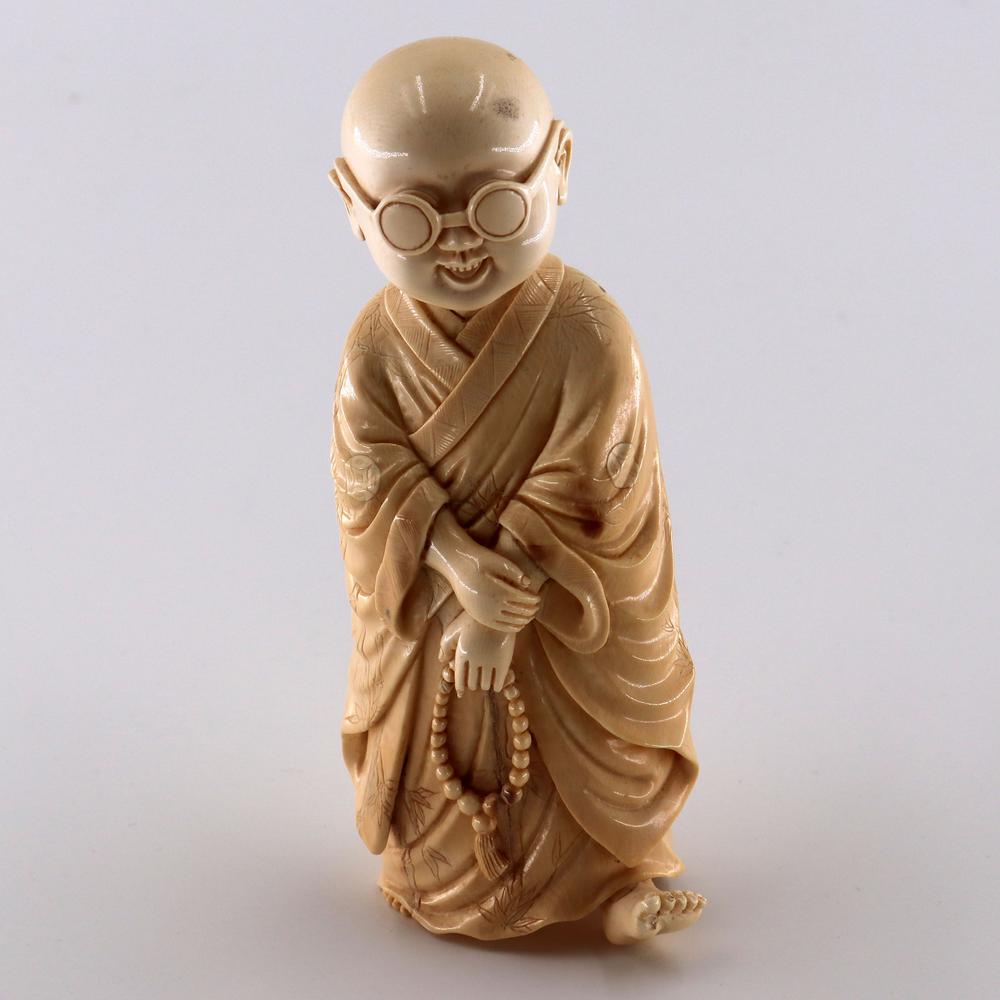 SCULTURA IN AVORIO, CINA, INIZIO XIX SECOLO dim. cm 14x5x4,5, g 299