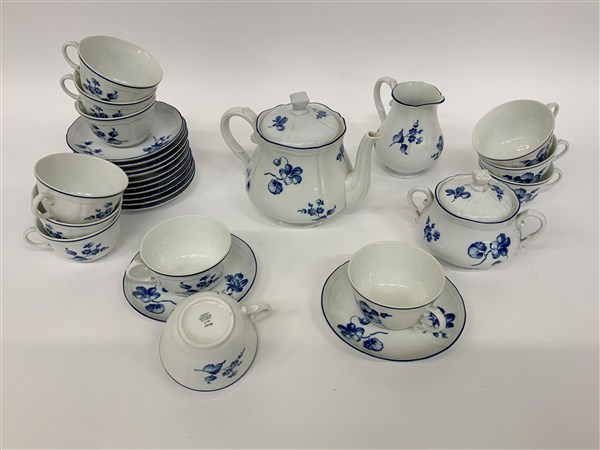 Manifattura Richard Ginori, servizio da tè in porcellana composto
