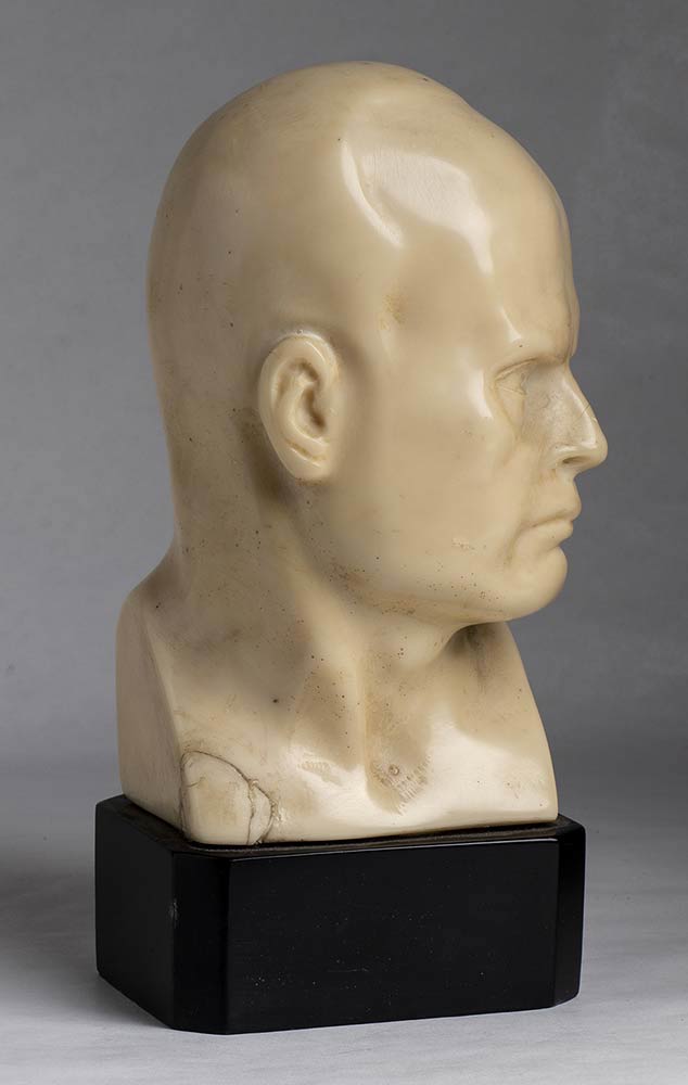 Piccolo busto di Benito Mussolini in avoriolina, Bertolami Fine Art