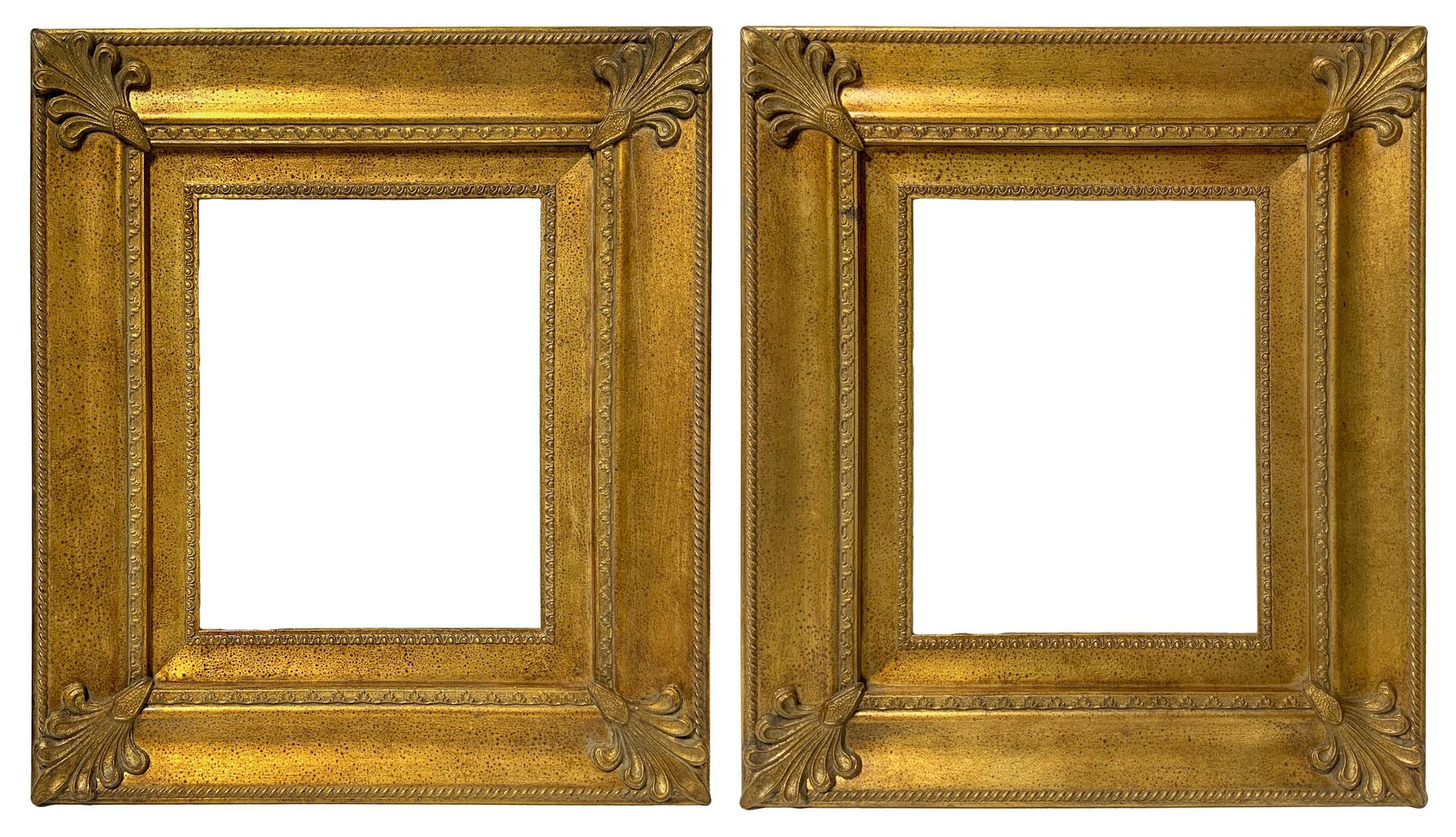 Coppia di cornici dorate, XX secolo. Misure interne cm 30x24 misure  esterne, Art La Rosa
