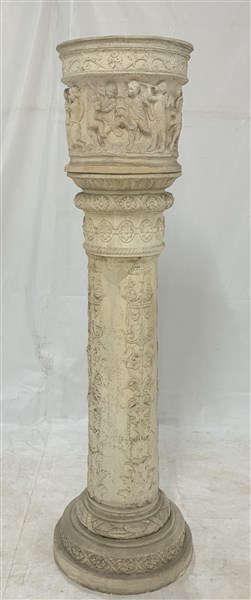 Colonna portavaso in gesso con decoro a candelabra e girotondo di