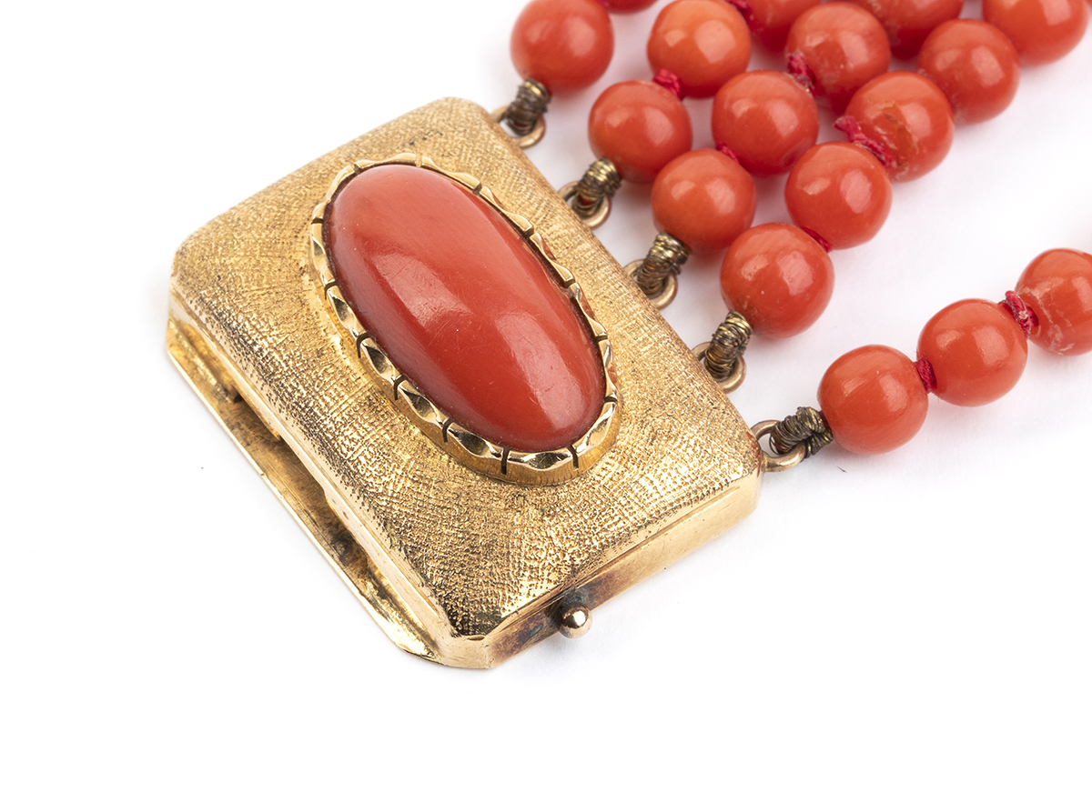 Sanna Gioielli Bracciale In Corallo Mediterraneo (Corallium Rubrum) Con Fermaglio In Argento 925 Dorato - Tipo Cupolini