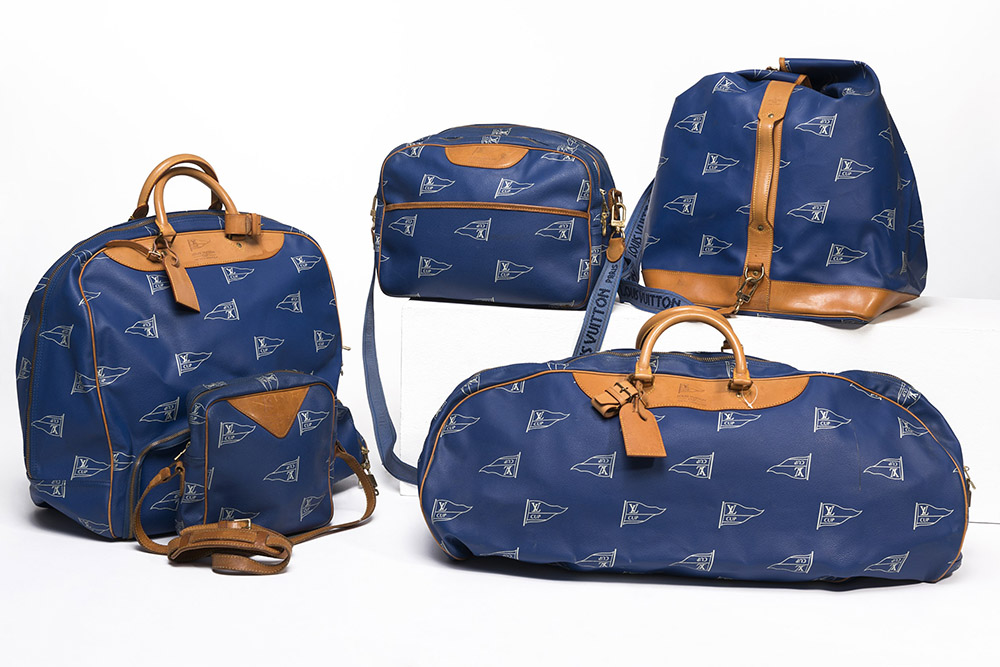 LOUIS VUITTON Set completo di cinque borse e borsoni di colore blu