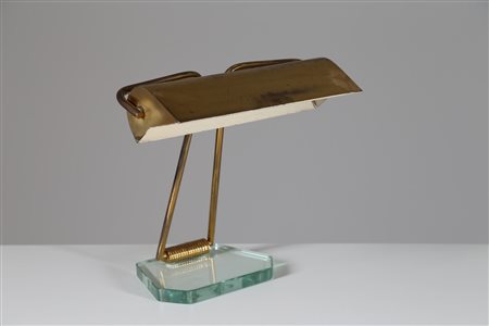 CHIESA PIETRO (1892 - 1948) Attrib. Lampada da tavolo in ottone con base in...